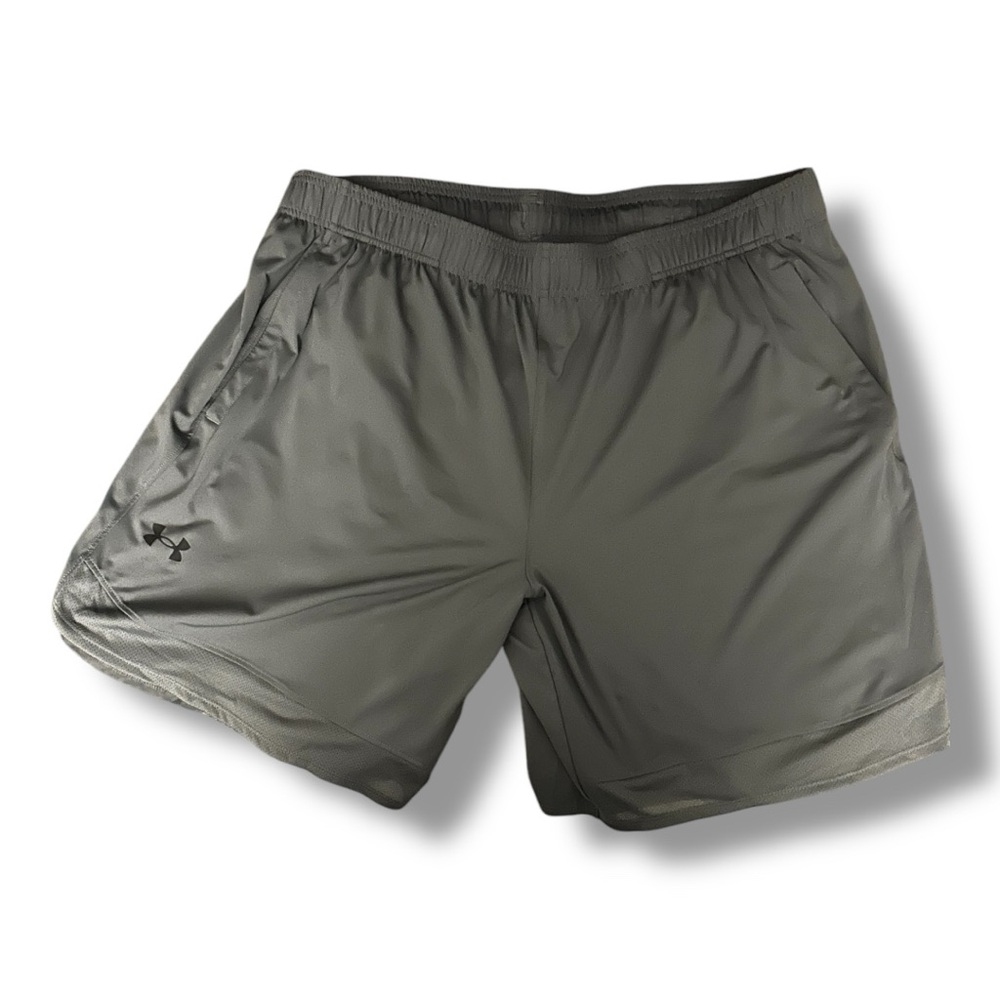 SOLD ! ! ! 💰 Under Armour Men's Grey Shorts